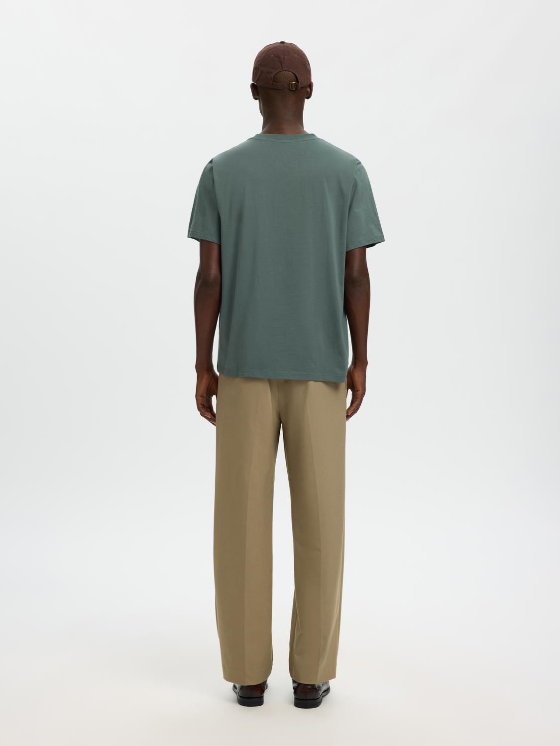 model_shot-back